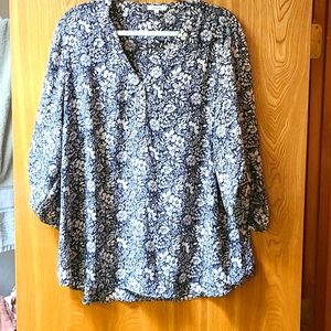 Size 2x Maurice's v neck pop over top.